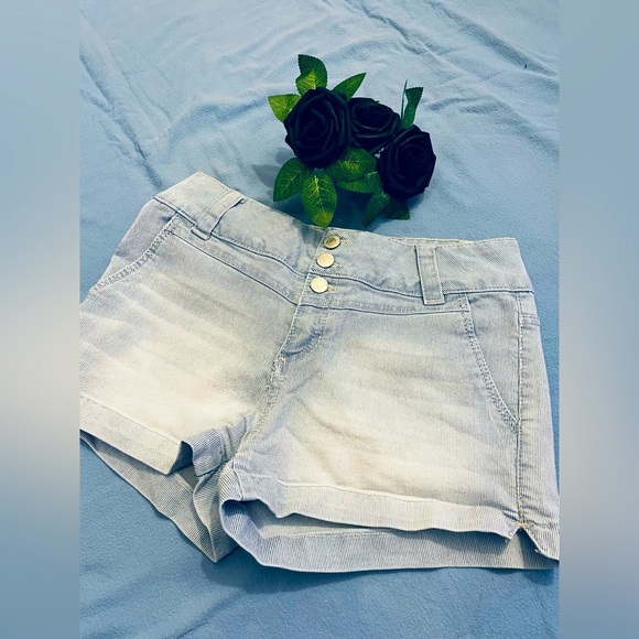 Shorts - Picture 1 of 5